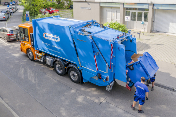 Brandenburgs erstes E-Müllauto sammelt ab Montag Altpapier